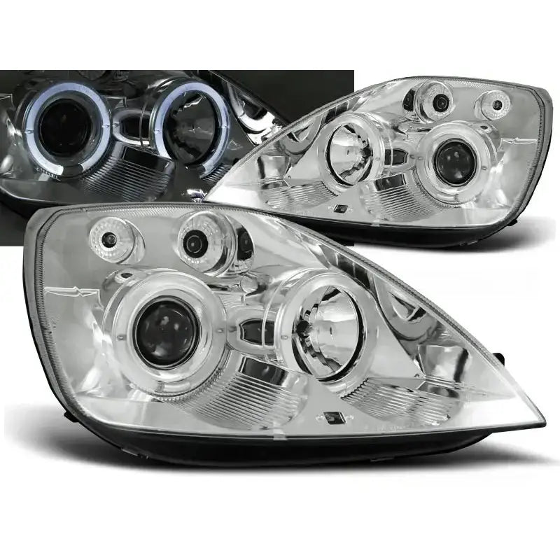 Frontlykter Ford Fiesta MK6 Angel Eyes Chrome med klare linser og sorte detaljer sett fra skrå vinkel.