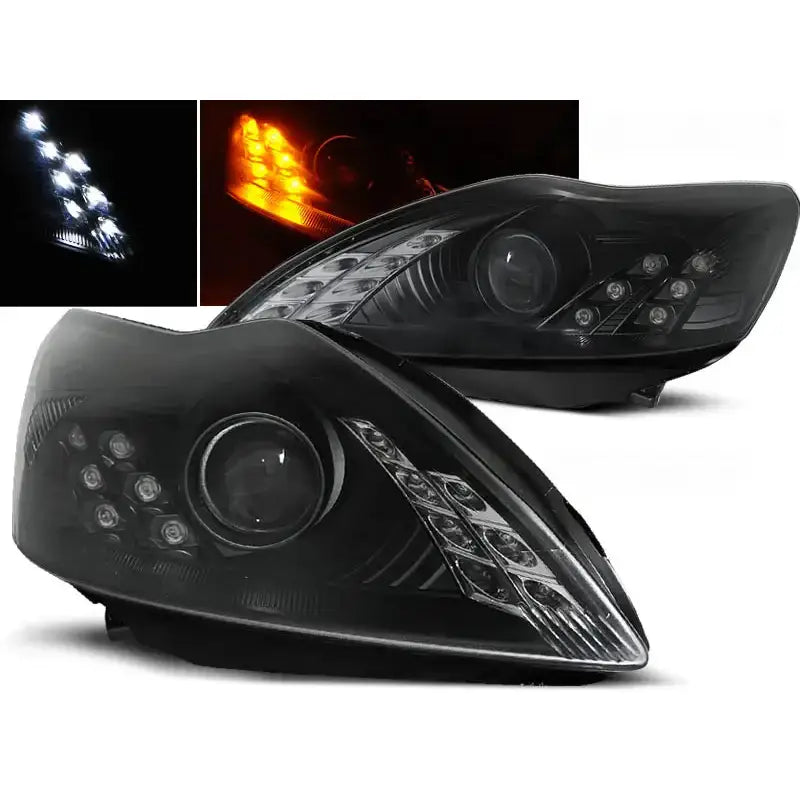Frontlykter Ford Focus 02.08-10 Black med klare linser og LED-lys, vist forfra og fra siden.