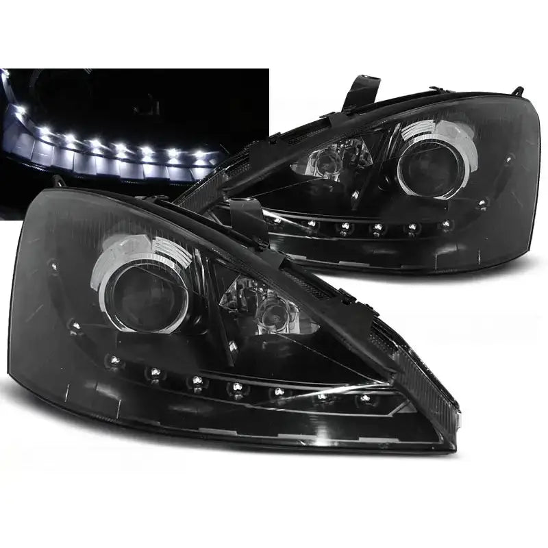 Frontlykter Ford Focus 10.98-10.01 Black med LED-lys og reflektorer, sett skrått forfra.