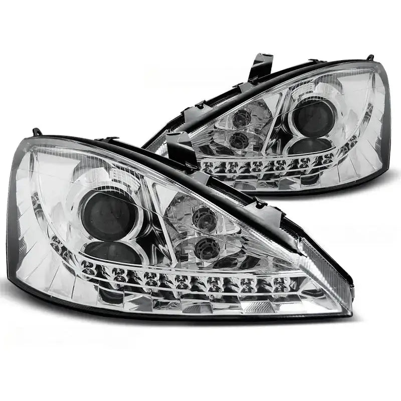 Frontlykter Ford Focus 11.01-10.04 chrome med sort ramme, sett fra skrå vinkel.
