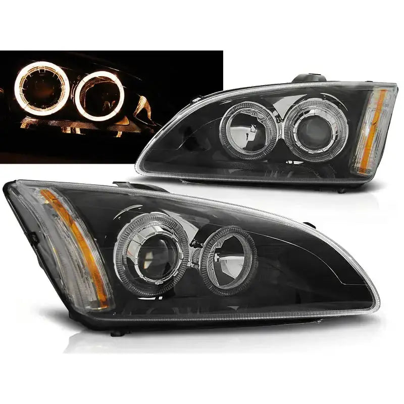 Frontlykter Ford Focus II Angel Eyes Black med svarte hus og lysende engleøyeringer, vist fra skrå forside.