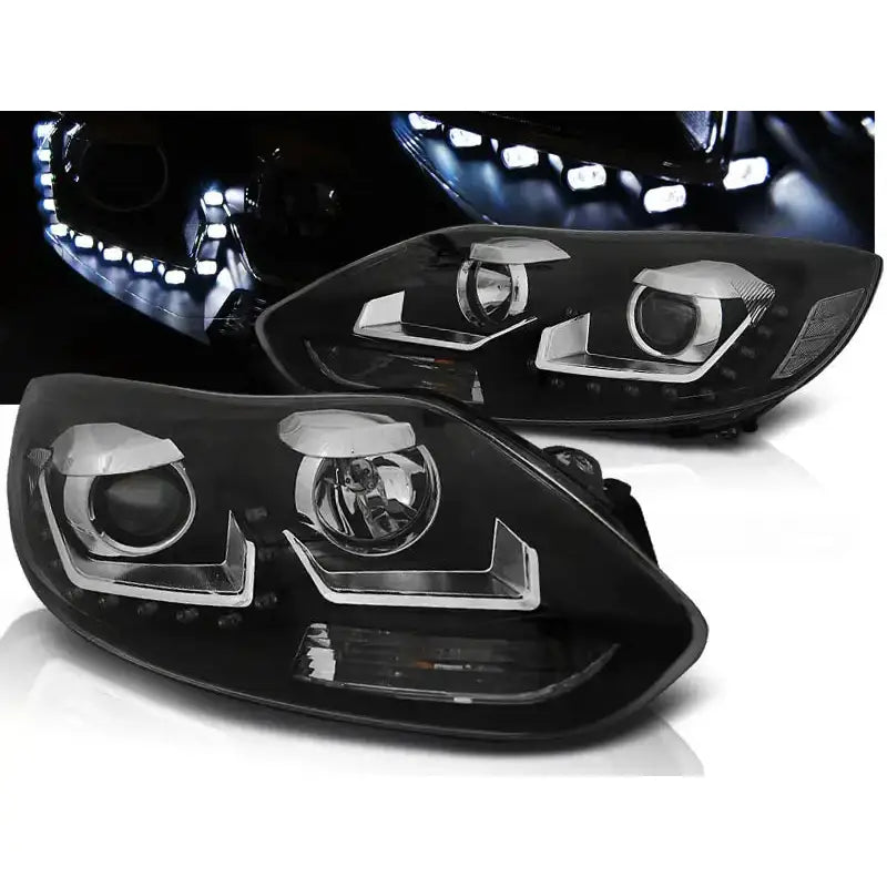 Frontlykter Ford Focus Mk3 11-14 i svart med LED-striper og reflekterende detaljer, sett forfra.