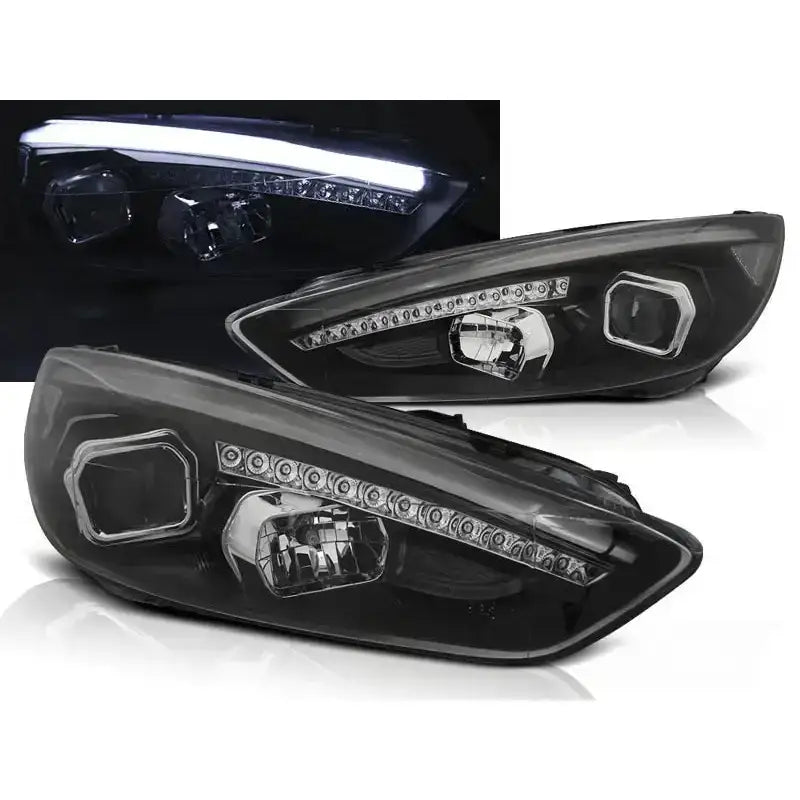 Frontlykter Ford Focus Mk3 15- Black DRL LED med tent LED-strip, sett fra skrå vinkel i mørket.