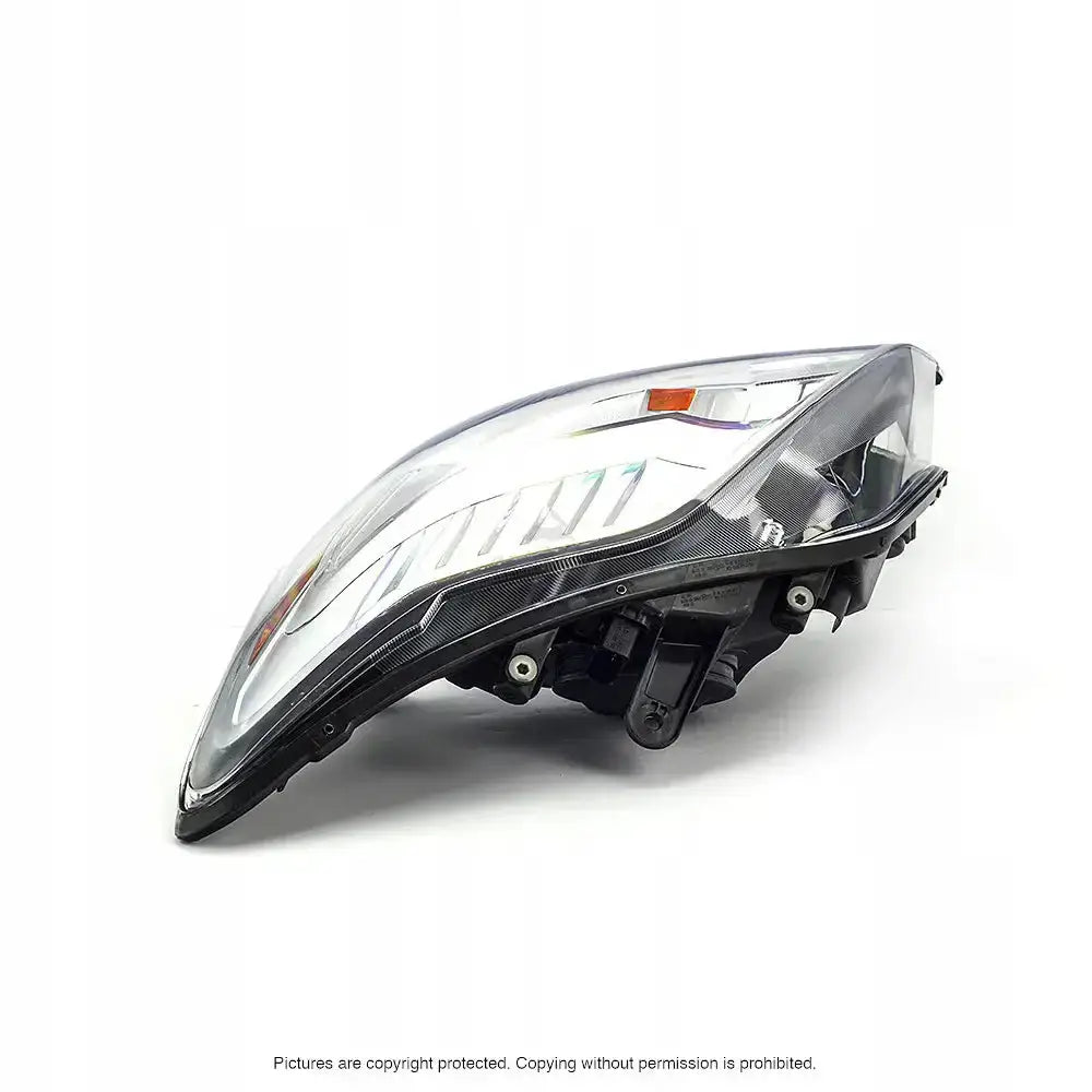 Headlights Ford Kuga 08-12 H7/H7 med klare linser, sorte detaljer og synlige oransje og krom-elementer.