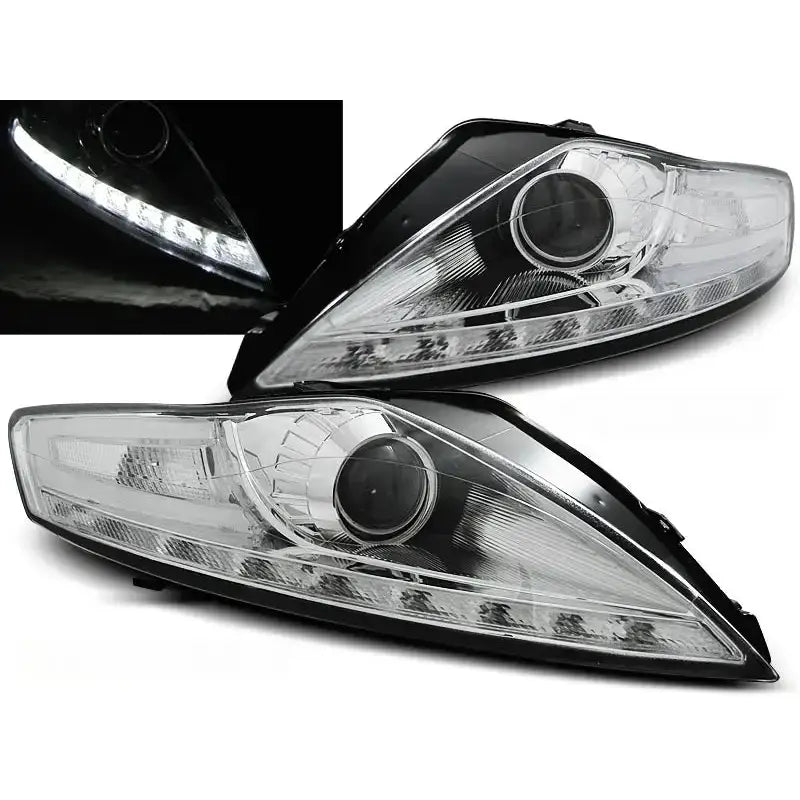 Frontlykter Ford Mondeo 07.07-11.10 Chrome med svarte detaljer, vist fra skrå vinkel og LED-lysbånd.
