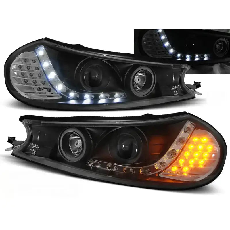 Frontlykter Ford Mondeo 10.96-08.00 Black Led med hvite LED-lys og orange blinklys, skrå frontvinkel.