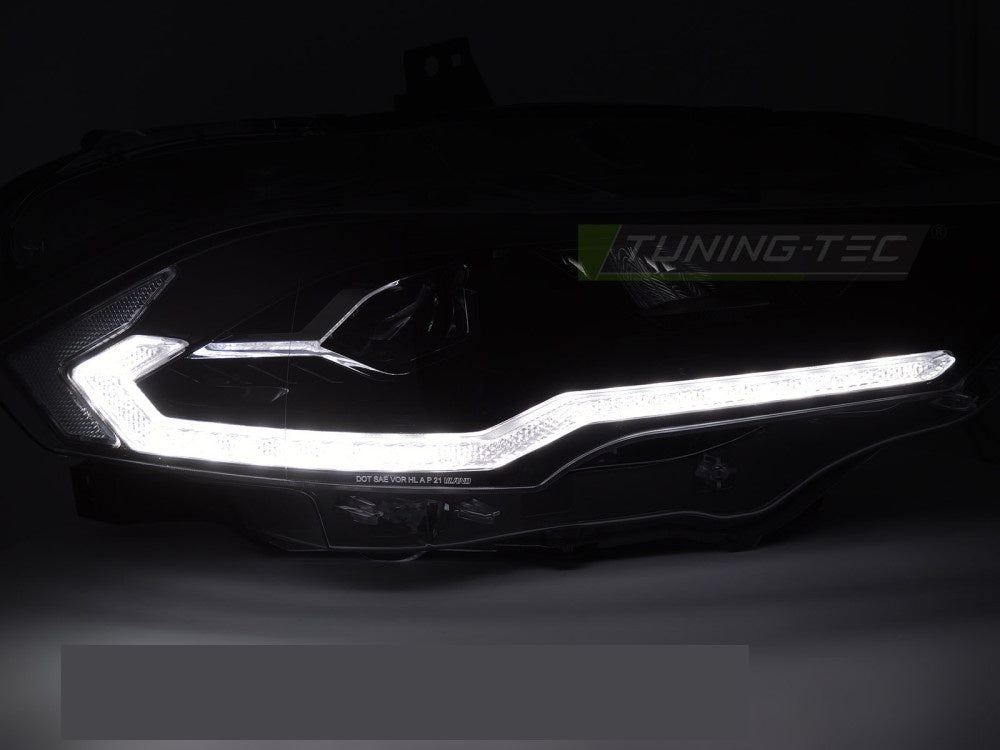 Ford Mustang 2018–2021 frontlykter LED svart nærbilde av lysenheten