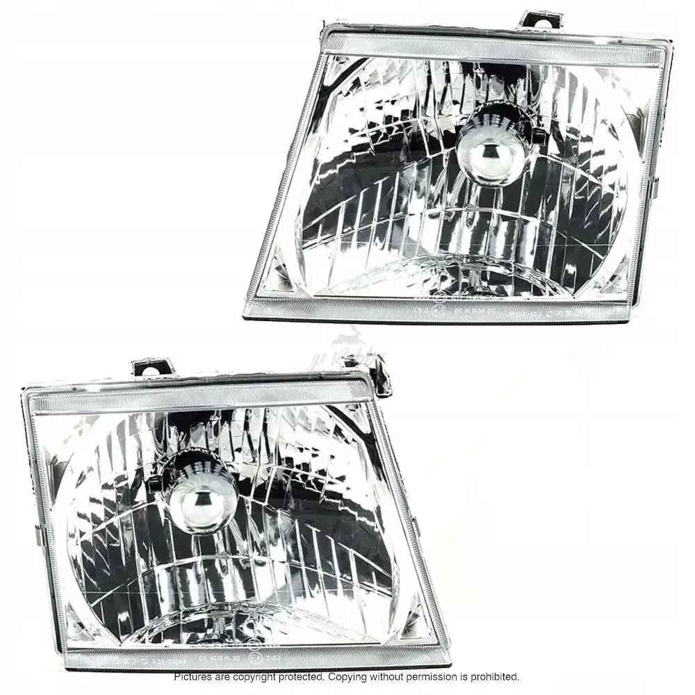 Frontlykter til Ford Ranger 06-09 H4 sett forfra med klare glass og kromdetaljer.