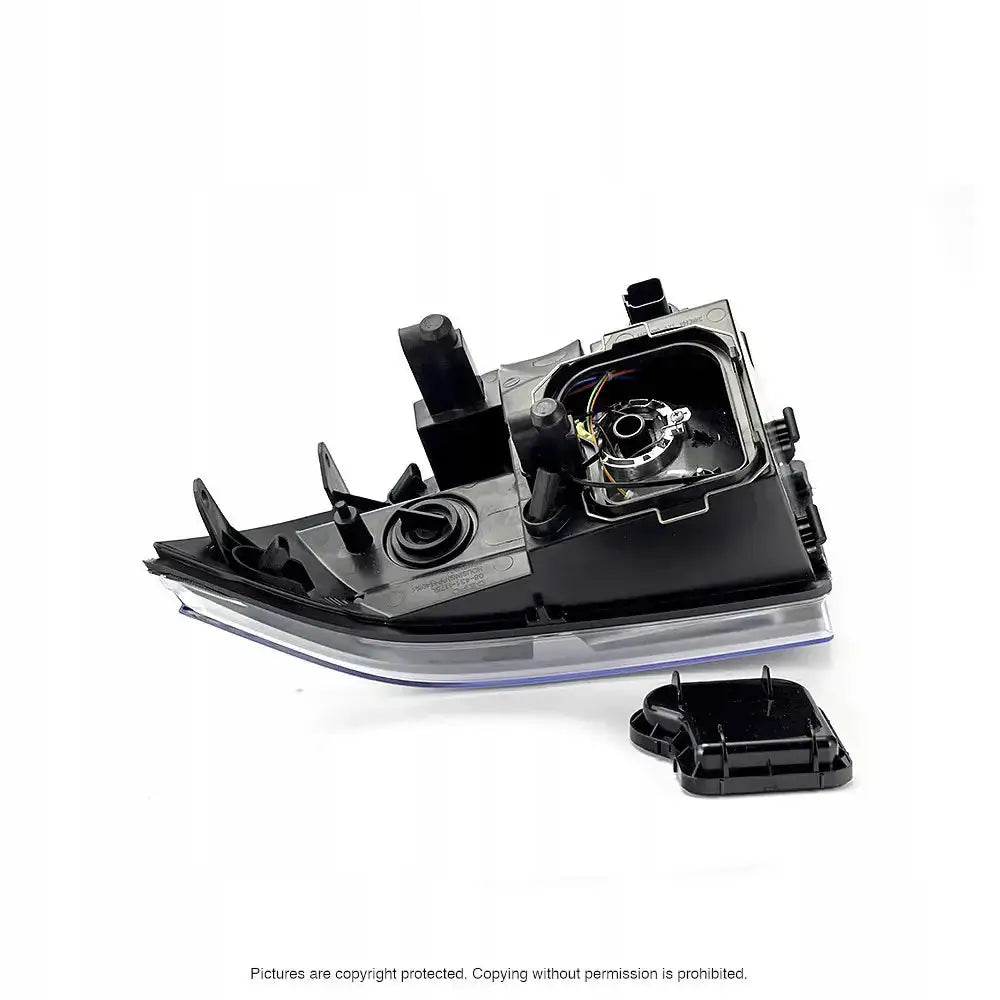 Hovedlykter Ford Transit 06-13 H4 sett bakfra med åpent deksel, synlige ledninger og tilkoblingspunkt.