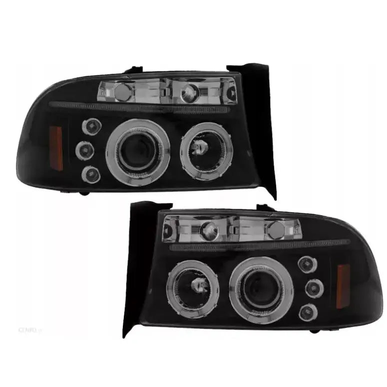 Frontlykter til Dodge Durango 97-04, svarte med klare linser og sølvdetaljer, sett forfra.