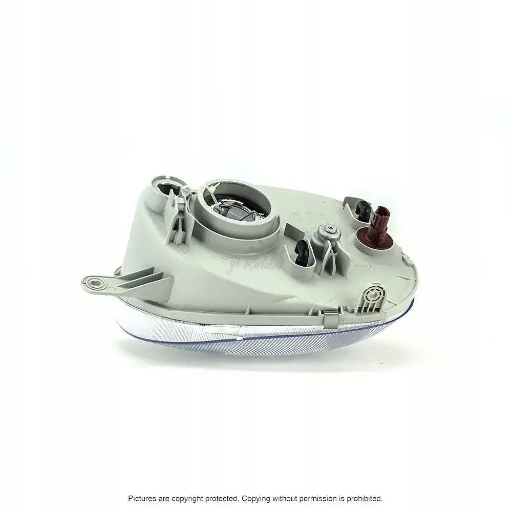 Hovedlykter Hyundai Atos 98-02 H4 sett bakfra med synlige tilkoblingspunkter og festeanordninger.