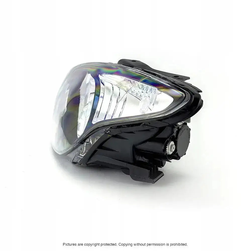 Headlights Hyundai i30 07-10 med svart ramme og synlige reflektorer, fotografert mot hvit bakgrunn.