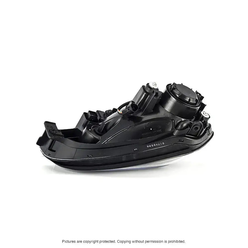 Hovedlykter Hyundai ix35 10-13 H4 sett fra skrå bakside med koblingspunkter og detaljer på hvit bakgrunn.