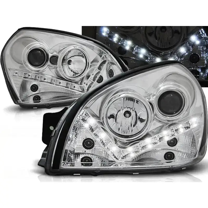 Frontlykter Hyundai Tucson 07.04-10 chrome med klare linser, sorte detaljer og integrerte LED-striper.