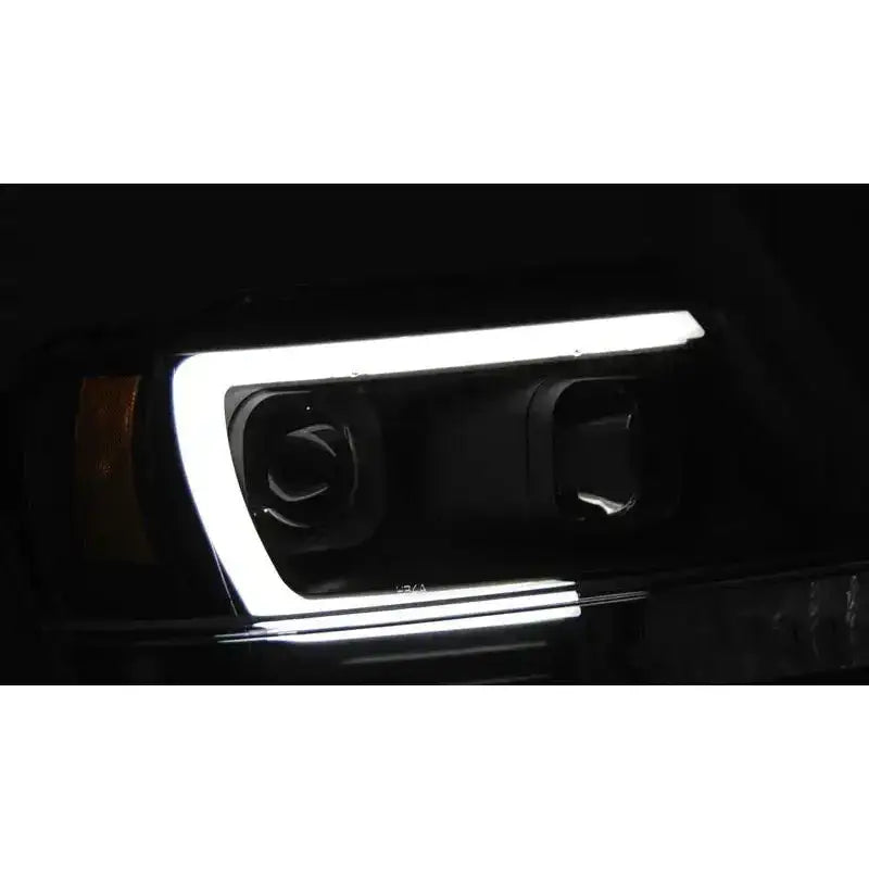 Headlights Jeep Grand Cherokee 99-05 Tube Light Black med LED-lysramme sett rett forfra i mørket.