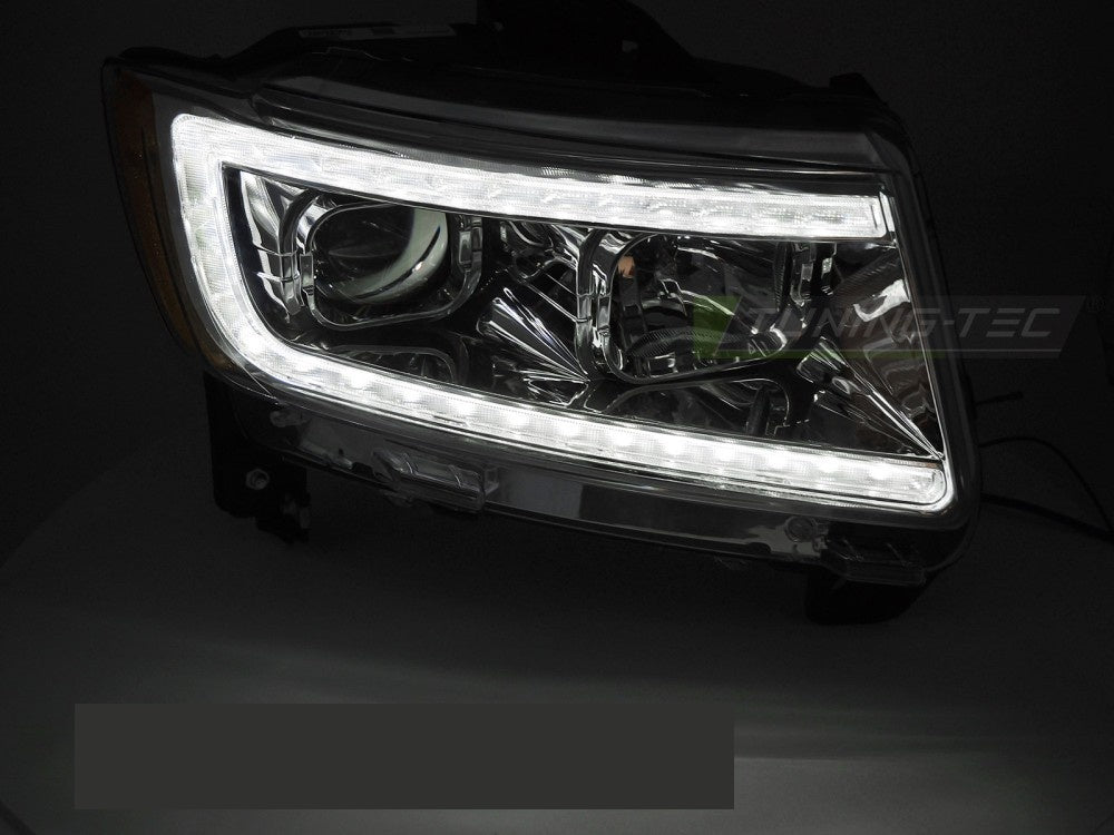 Jeep Grand Cherokee WK2 frontlykter LPCH47 krom lysstripe detalj