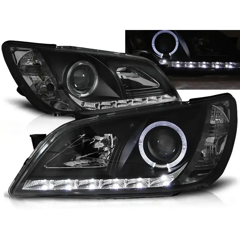 Frontlykter Lexus IS 01-05 Black med LED-lysrekke og hvit ring, vist forfra i skrå vinkel.