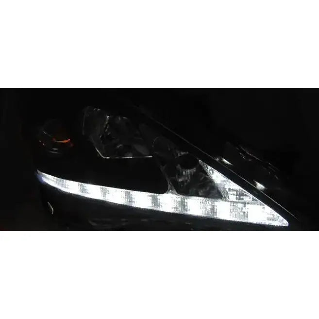 Hovedlys Lexus IS 06-13 DRL Black med kraftig hvitt LED-lys i svart lyktehus.