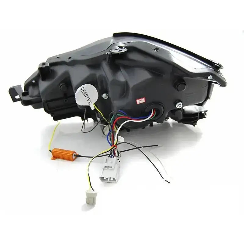 Hovedlys Lexus IS 13-16 LED PROJECTOR Tube Black sett bakfra med ledninger og oransje motstand.