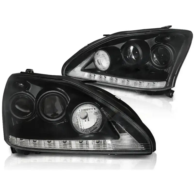 Hovedlykter Lexus RX 330 / 350 03-08 Tube Light Black sett skrått med klare linser og sorte detaljer.