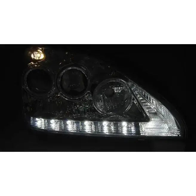 Headlights Lexus RX 330/350 03-08 Tube Light Chrome sett fra siden med LED-stripe og gult parklys.