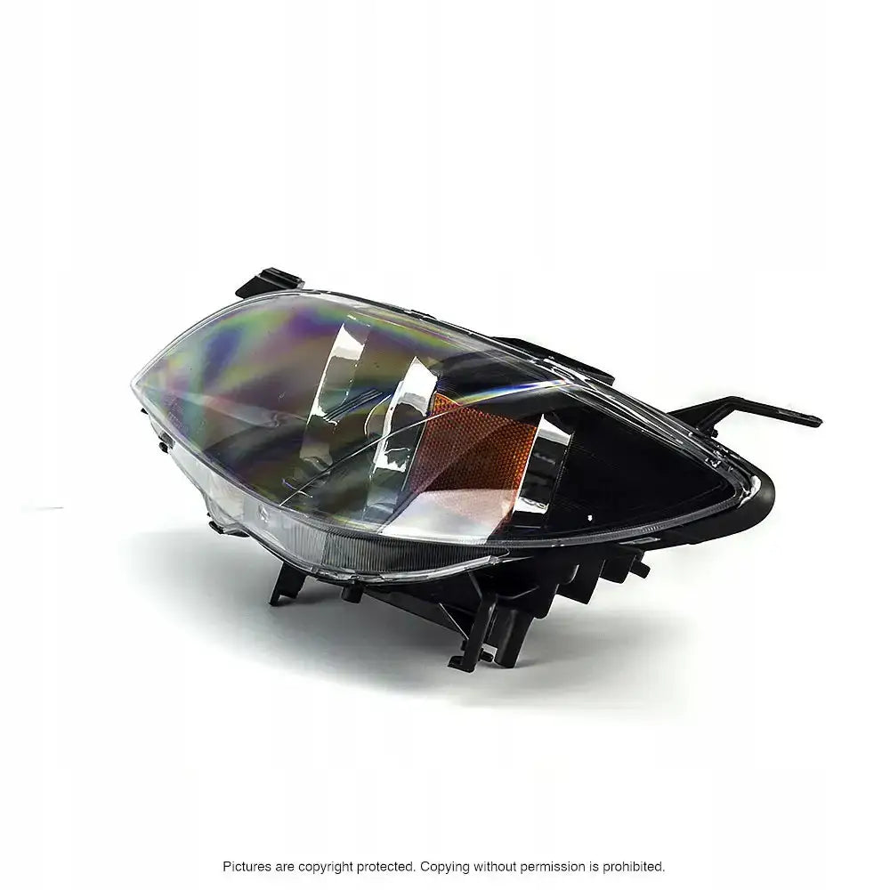 Headlights Mazda 3 03-09 sedan med klar plastdeksel, svarte detaljer og oransje refleksfelt.