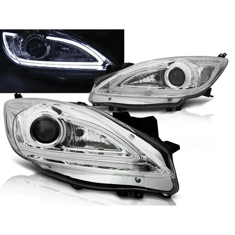 Frontlykter Mazda 3 09-10.13 Tube Light Chrome med LED-lys, vist fra skrå vinkel i mørket.