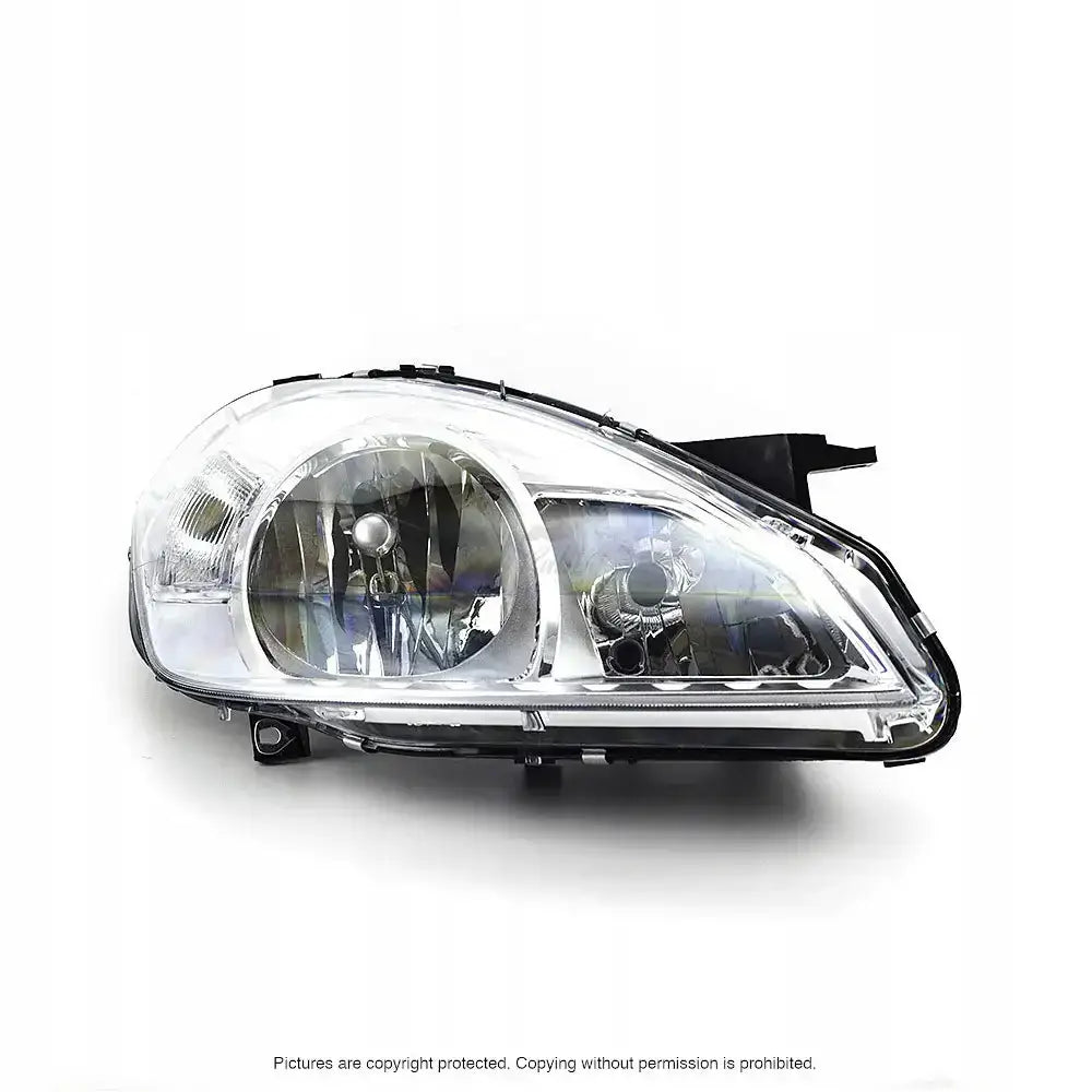 Hovedlykter Mercedes A-Klasse W169 08-12 i nærbilde med sølvreflektorer og flere lyspunkter.