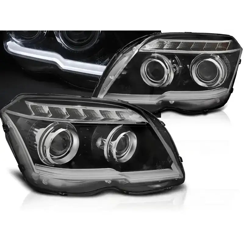 Frontlykter Mercedes GLK X204 Tube Light Black med LED-striper og kromdetaljer, sett fra skrå vinkel.