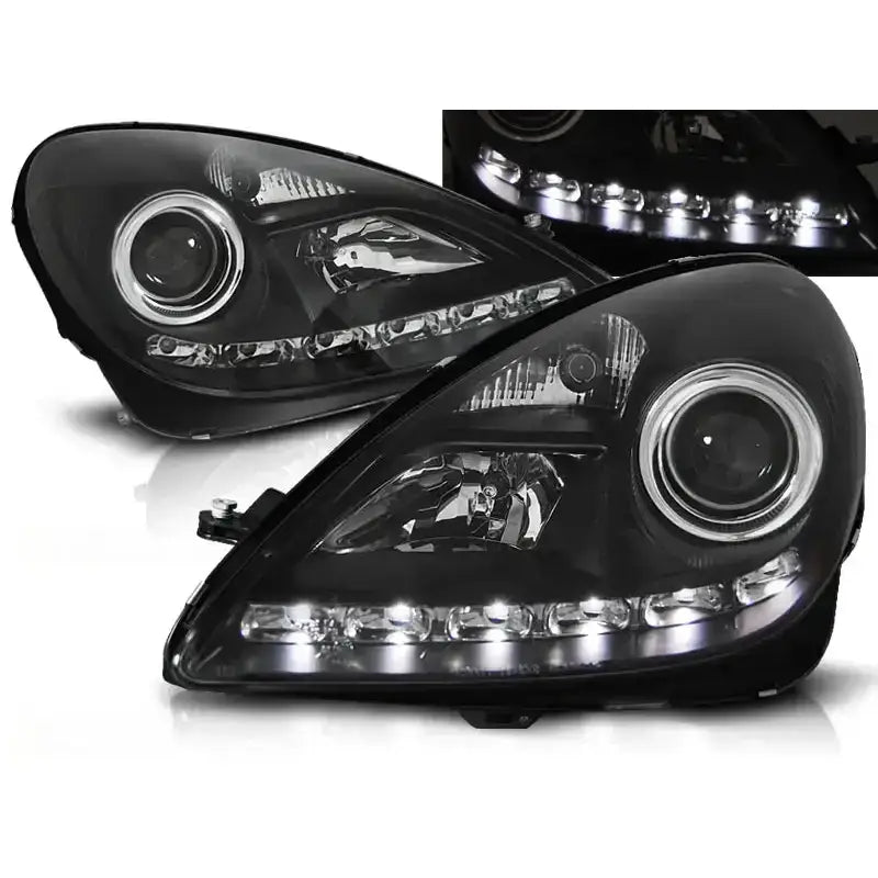 Frontlykter Mercedes R171 SLK 04-11 Black med sort innramming og integrerte LED-lys, sett skrått forfra.
