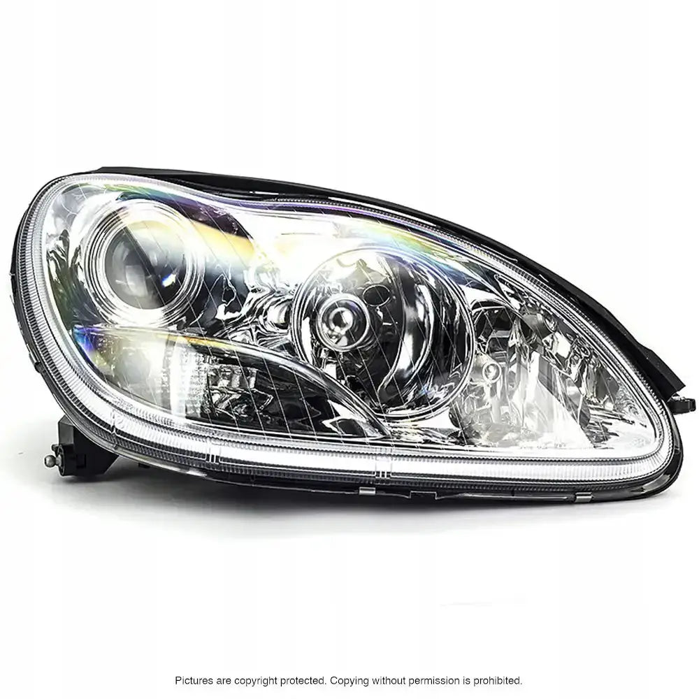 Hovedlykter Mercedes S-Klasse W220 98-05, sett forfra med klart glass og synlige reflektorer.