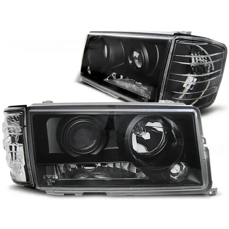 Frontlykter Mercedes W201/190 med svart ramme og klart glass, moderne design og runde reflektorer.