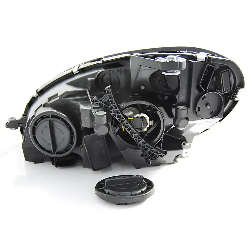 Hovedlykter Mercedes W204 07-10 Black H7 LED sett fra baksiden med synlige deksler og pære.