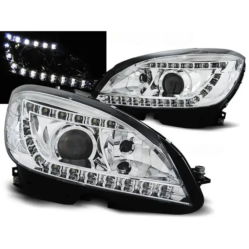 Frontlykter Mercedes W204 07-10 Chrome D1S med klart glass, svarte detaljer og LED-rekke, skrå vinkel.