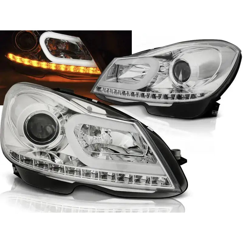 Frontlykter Mercedes W204 11-14 Chrome Tube Light sett fra siden med oransje LED-lys.