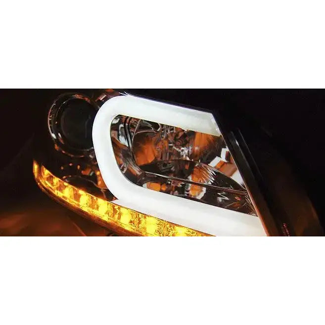 Headlights Mercedes W204 11-14 Chrome Tube Light med LED-ramme og oransje lysrad, nærbilde.