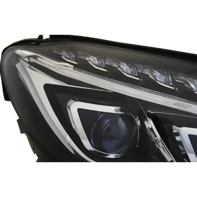 Hovedlys Mercedes W205 14-18 med svarte detaljer, LED DRL og moderne design nærbilde.