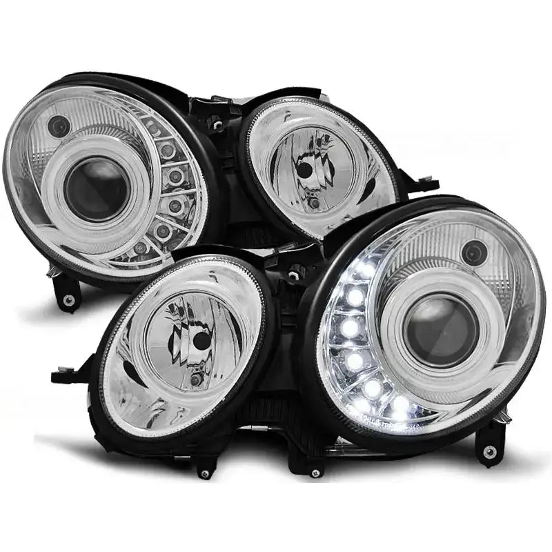 Frontlykter Mercedes W211 E-Klasse 05.06-09 i chrome med LED-lys, sett fra skrå front.