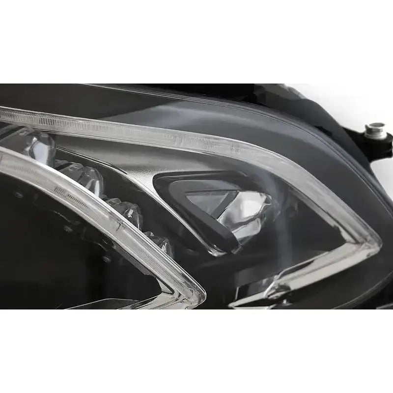 Headlights Mercedes W212 13-16 med sort innfatning og LED DRL, nærbilde av moderne design.