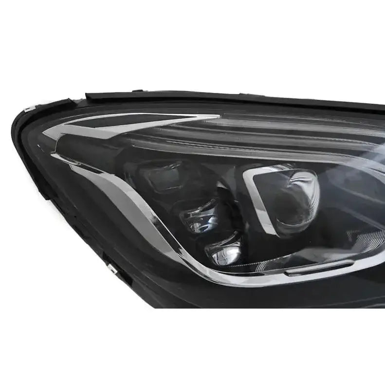 Hovedlykter Mercedes W222 Black LED med sort og sølv ramme, moderne LED-elementer, sett skrått forfra.