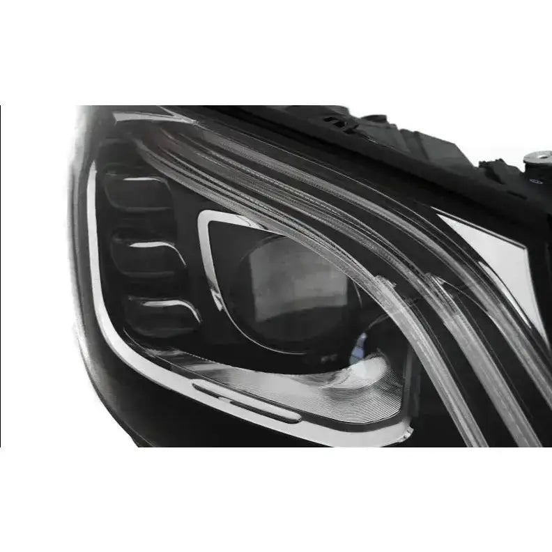 Hovedlys Mercedes W222 13-17 Black Led med sorte detaljer og markerte LED-striper fra skrå vinkel.