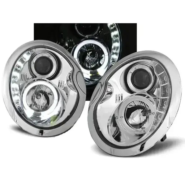 Frontlykter Mini Cooper 05.01-10.06 med kromkant, klart glass og LED-lysring, sett forfra.
