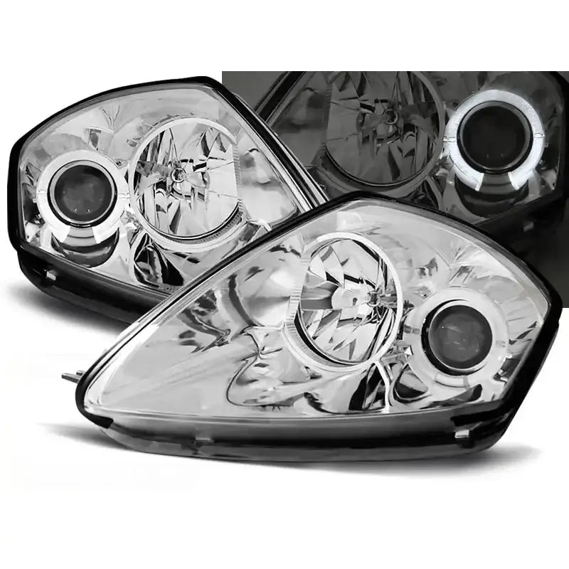 Frontlykter Mitsubishi Eclipse D50 Angel Eyes Chrome med sølv innside, sett fra skrå vinkel mot hvit bakgrunn.