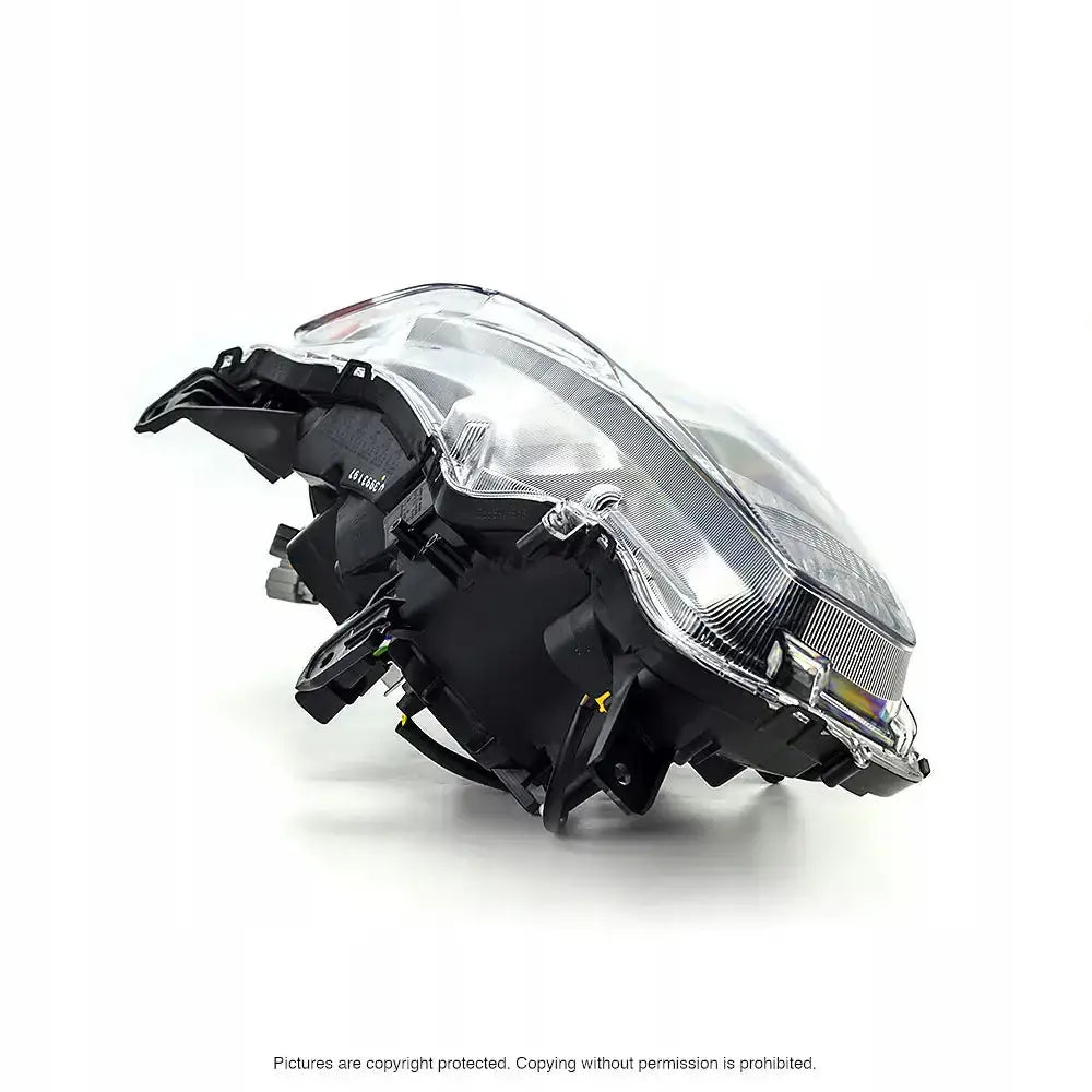 Hovedlys Mitsubishi Lancer frontlykt 08-15, skrå vinkel med synlige koblinger og reflektorer.