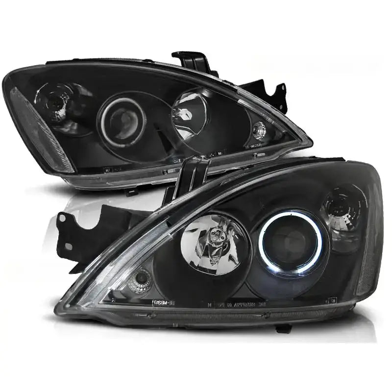 Frontlykter Mitsubishi Lancer 7 04-07 Angel Eyes Black med LED-ring og kromdetaljer, sett fra skrå vinkel.