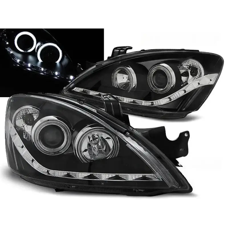 Frontlykter Mitsubishi Lancer 7 04-07 Black med projektorlinser og LED-lysstripe, tent i mørket.