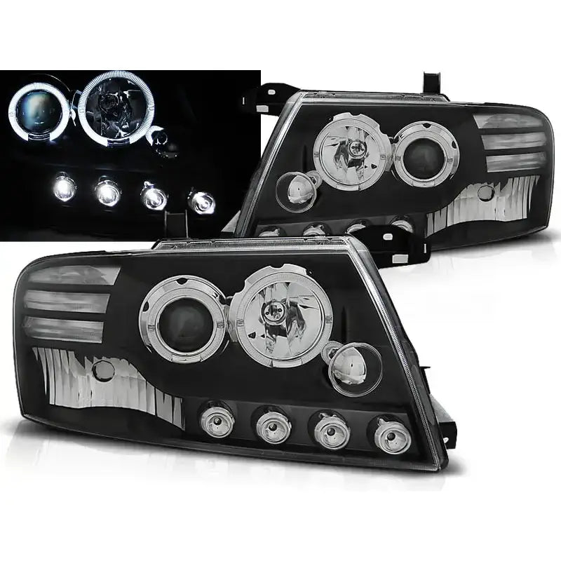 Frontlykter Mitsubishi Pajero V60 Angel Eyes Black med runde linser og LED, vist fra skrå vinkel.