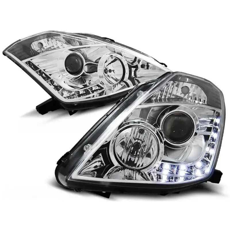 Hovedlykter Nissan 350Z 03-05 Chrome sett fra skrå vinkel med LED-lys tent nederst.