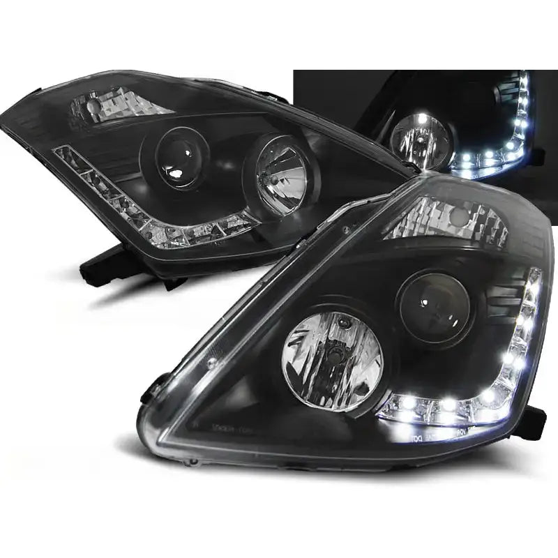 Frontlykter Nissan 350Z 03-05 D2S Black med LED-lysstripe og klare linser, sett fra skrå vinkel.