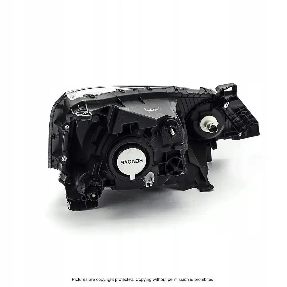 Headlights Nissan NV200 H4 bakside med synlige kontakter og rundt deksel merket REMOVE.